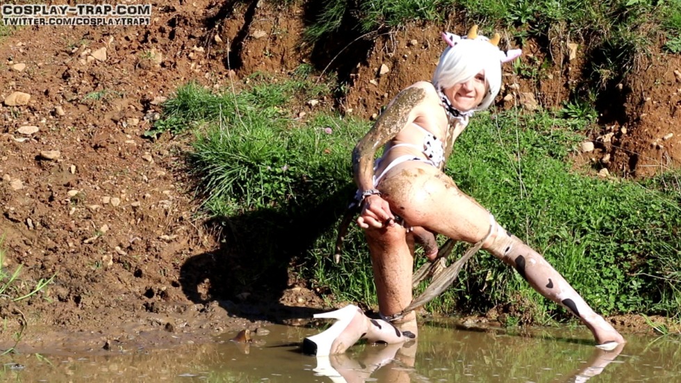 Striptease of girls in Quicksand Girls