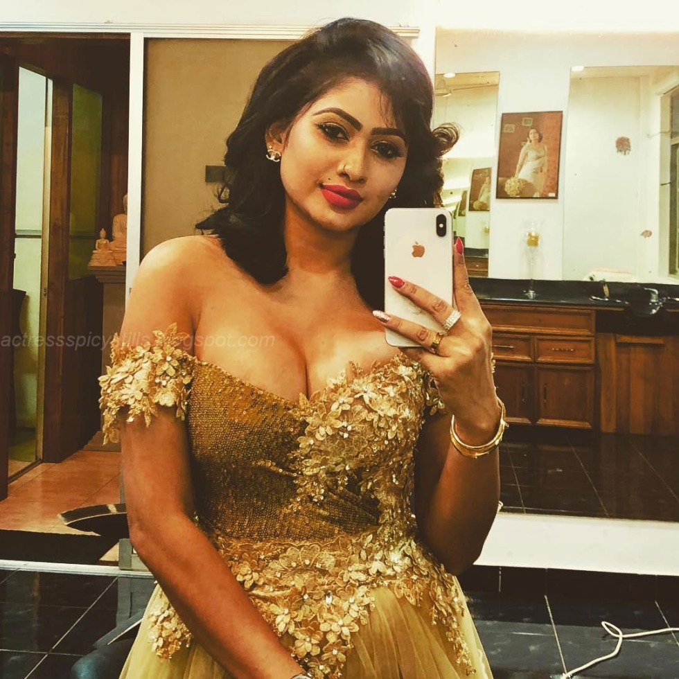 Bangladeshi Wife Nusrat Jahan Momo Bhabhi Sexy