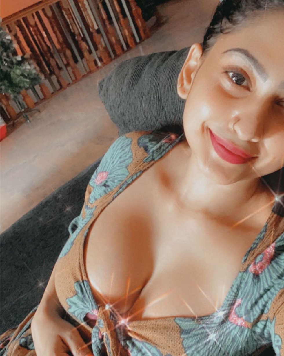 Piaumi Hansamali Leaked with Son