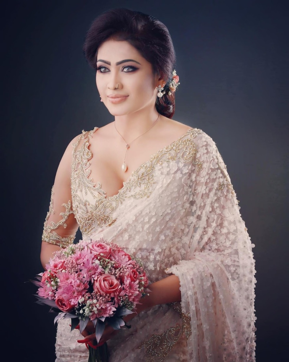 Piaumi Hansamali photo