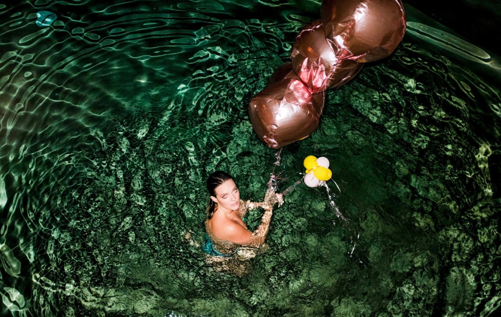 Kailes Itsines turned around