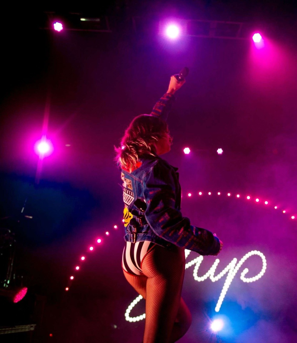 Desktop wallpapers neon girls