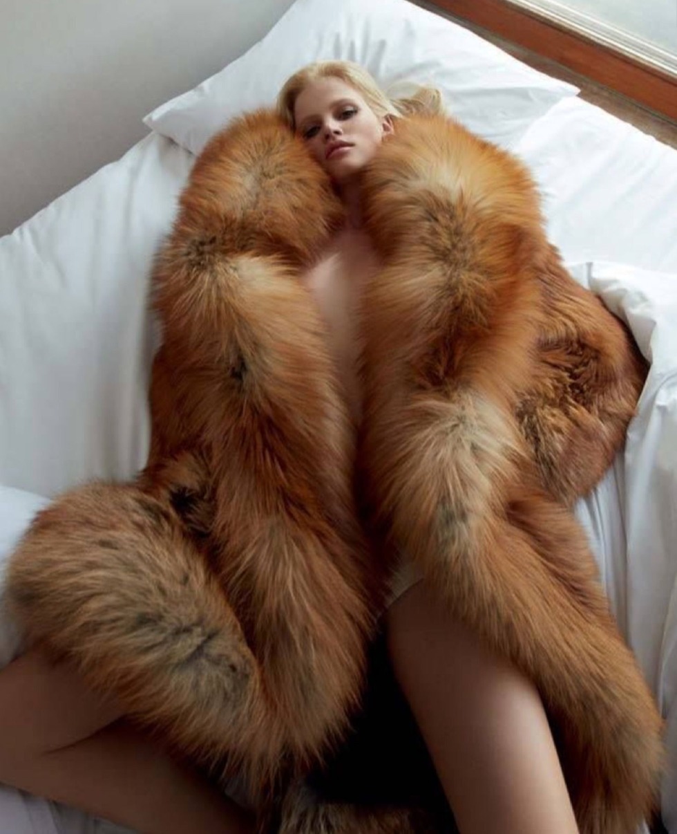 Julie Skyhigh in Fur