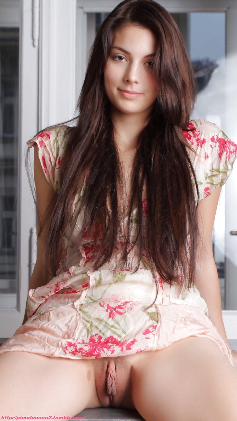 Girls without panties with extended legs