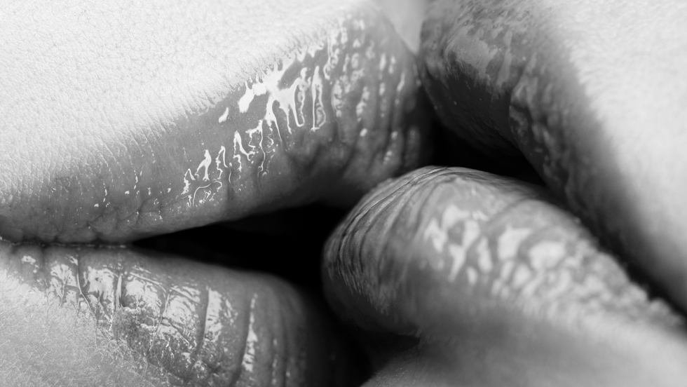 I want to kiss you earrings