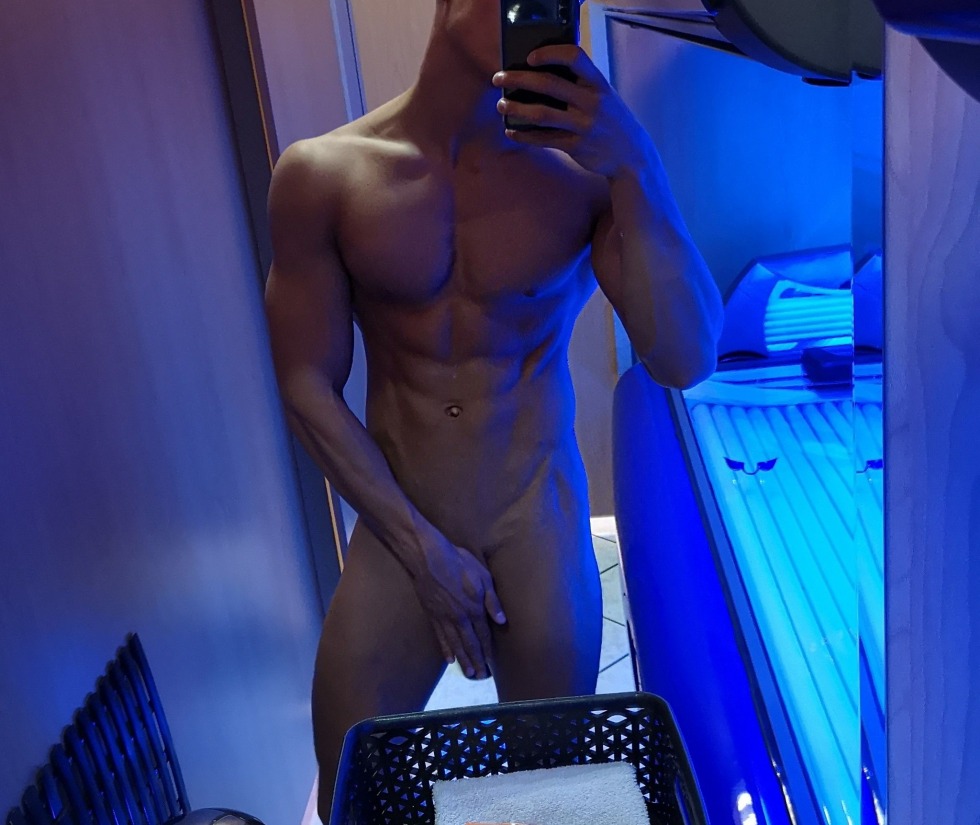 Photo of naked porn actor Dylan Thorne