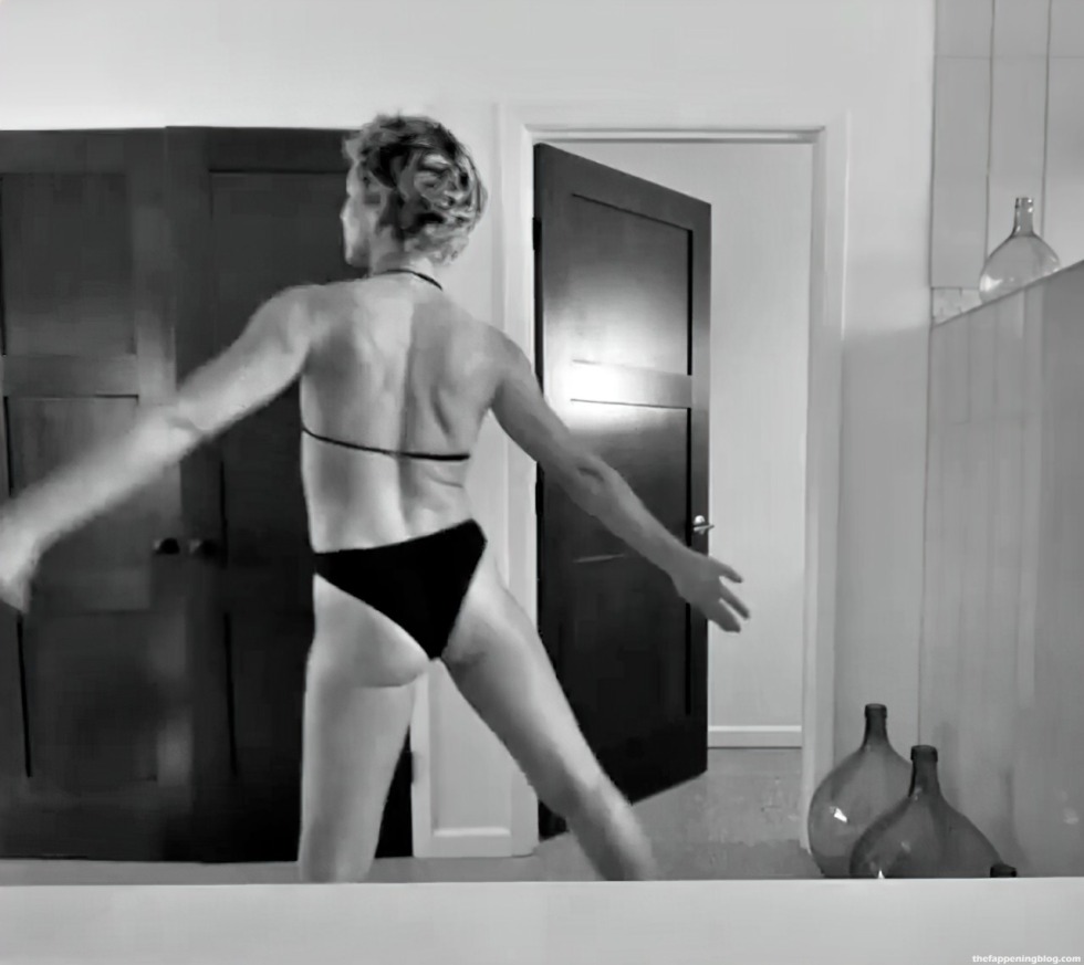 Naked Evandzhelin Lilly stay alive