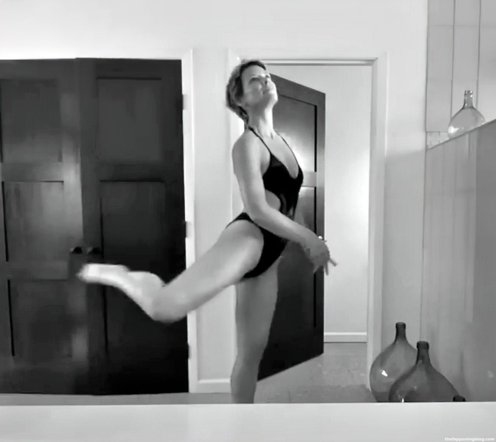 Evangeline Lilly Selfie