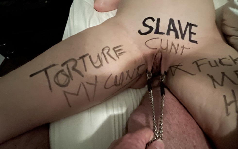 Girls pierced in the mouth of a slave