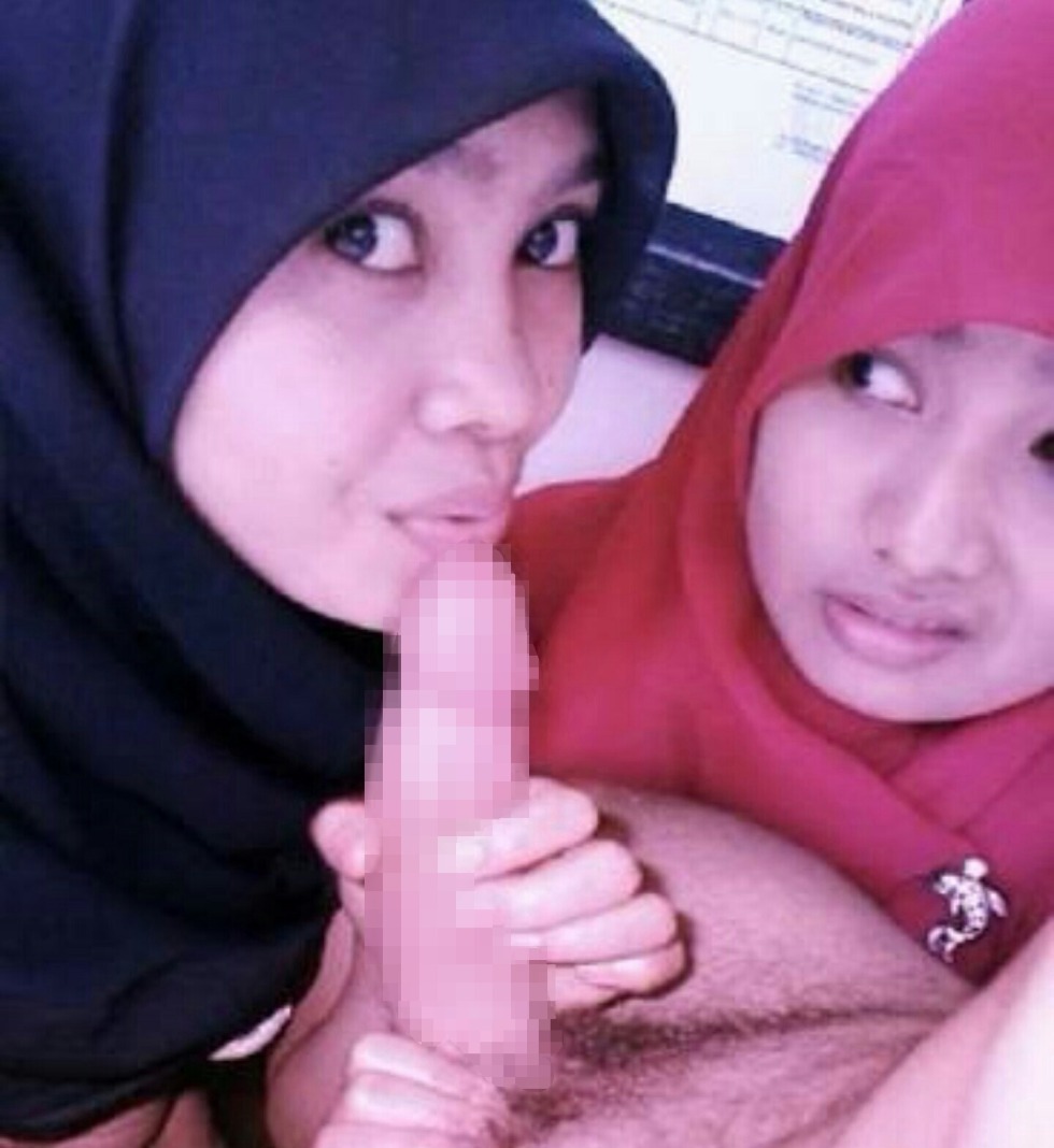 XXX CEWE SANGE NYEPONG KONTOL CROT DI MULUT