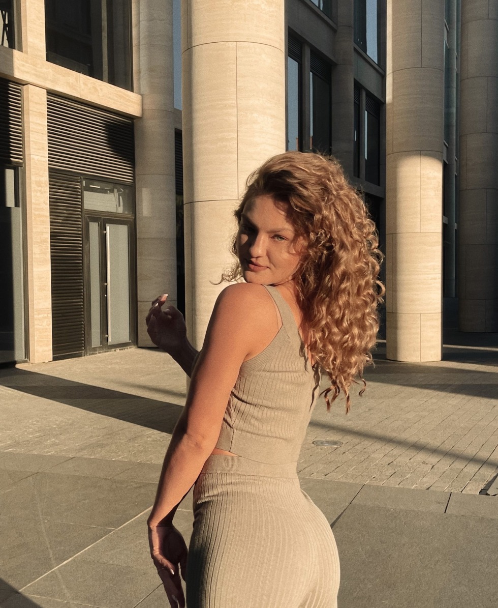 We draw a summer landscape with gouache