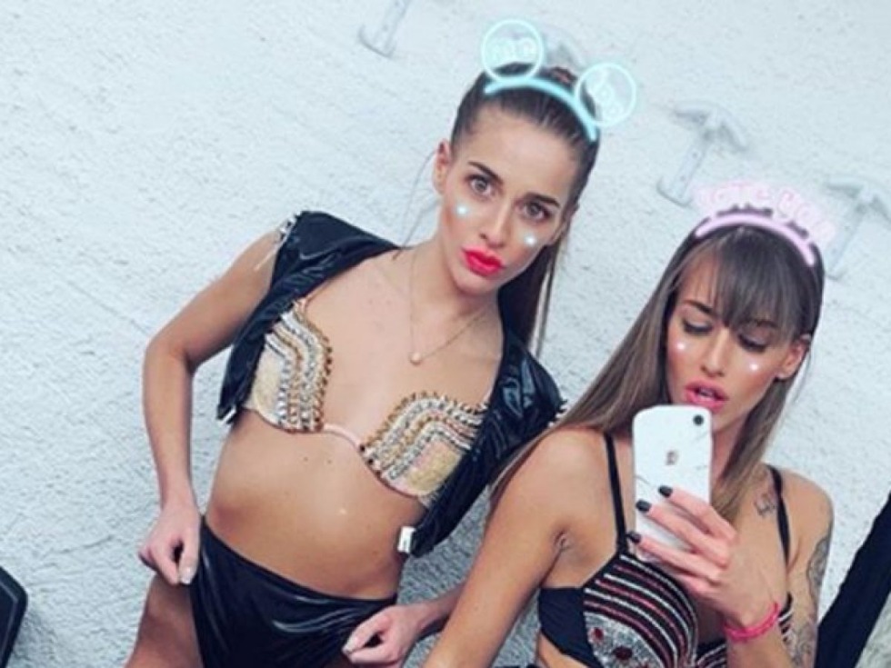 3 Studs Enjoy a Poolside DP with Dellai Eveline & Dellai Silvia GP2243