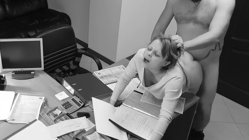 The boss seduced the subordinate