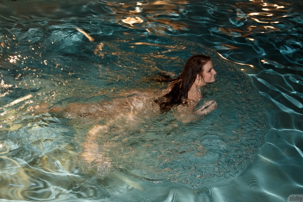 Chloe Jenks Cosmid Naked in the shower