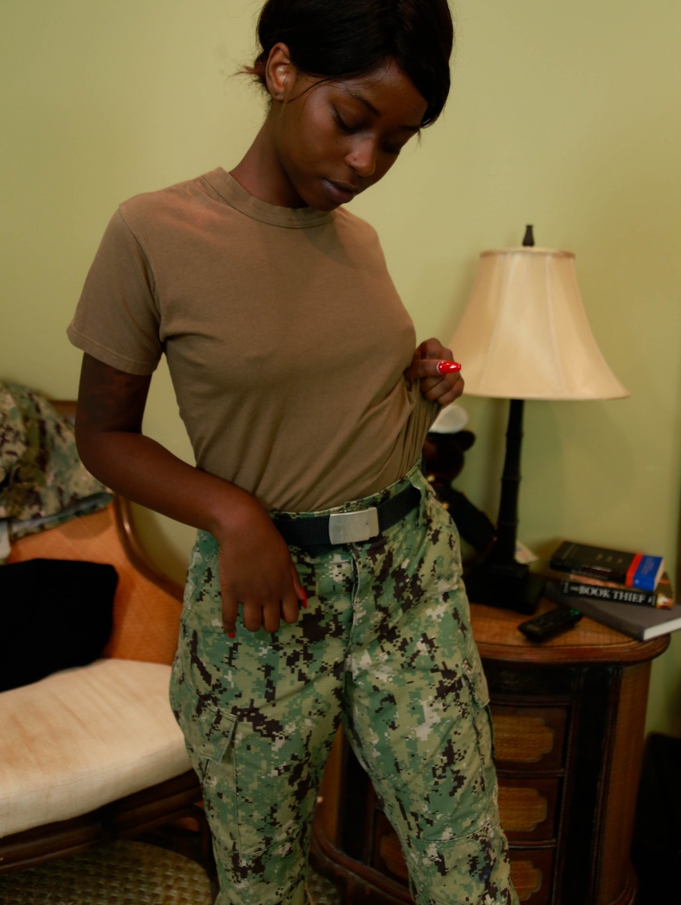 Hot Camgirls Jericha Jem and Holly Hendrix Take Turns on the Biggest Cock in Town