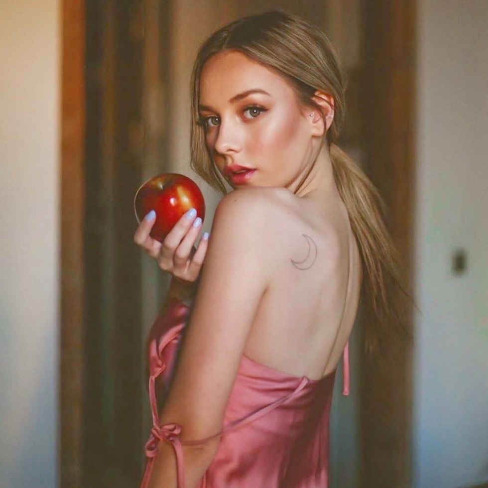 Эстер Эспозито