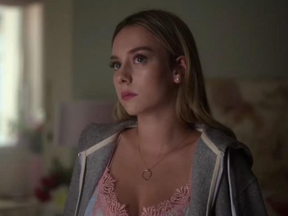 Эстер Экспозито элита Карла