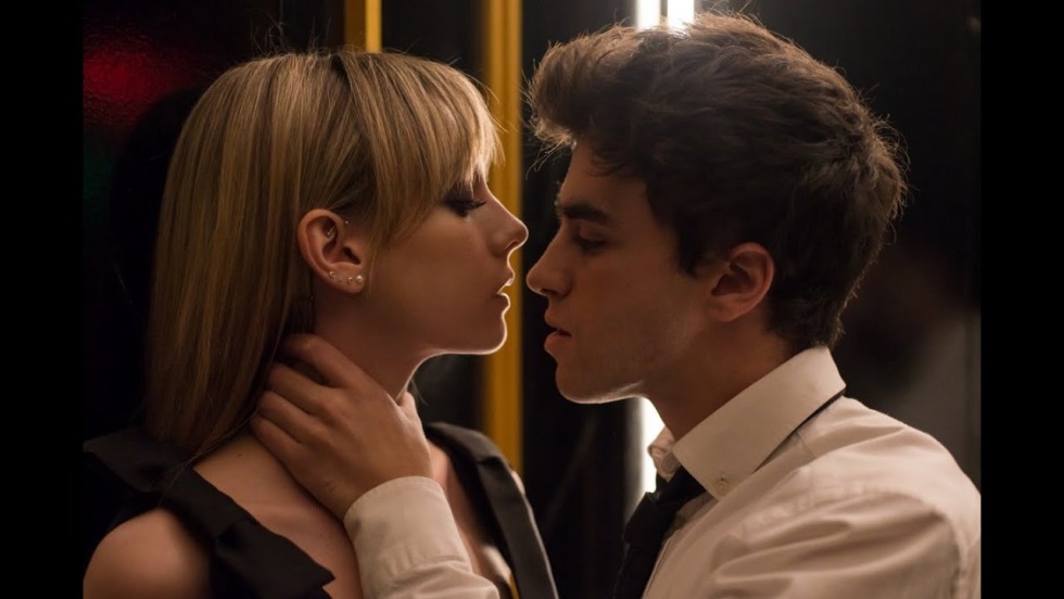 Данна Паола и Эстер Экспозито свадьба