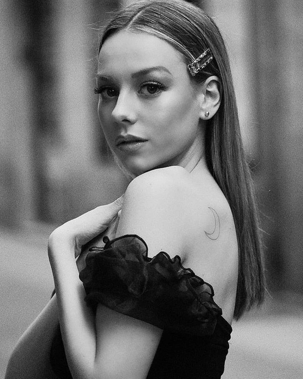 Эстер Экспозито 2021