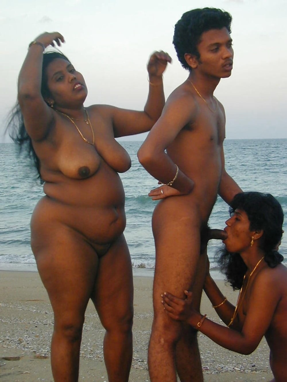 Indian family naked - diezwei-online.de