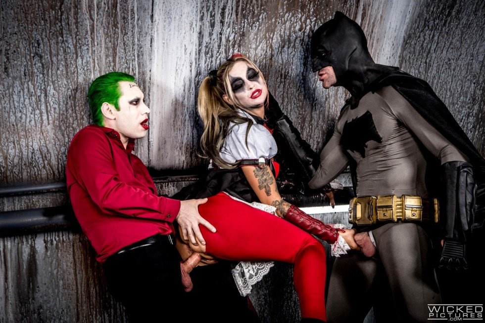 Harvey Queen Erotic Cosplay